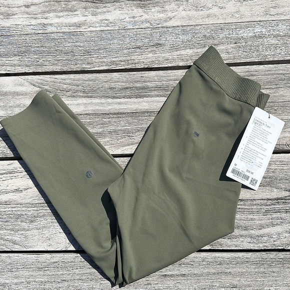 Lululemon License to Train Tight 21" Mens medium Olive NWT - Picture 2 of 5
